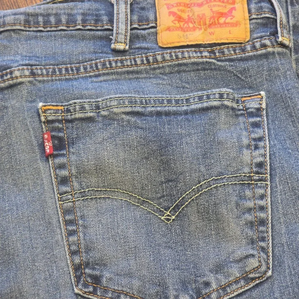 LEVI'S 541 Men's Denim Jeans sz 48/32